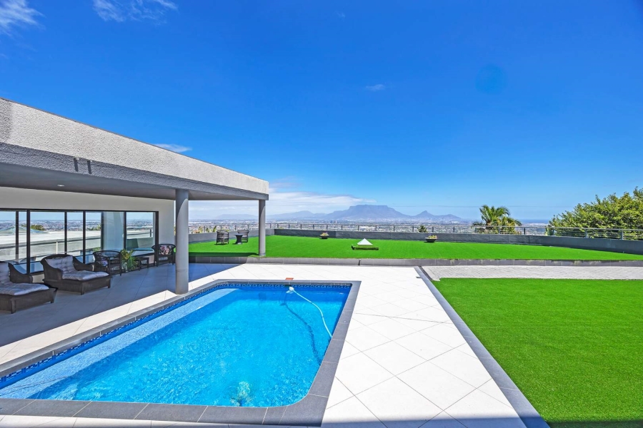 8 Bedroom Property for Sale in Plattekloof Western Cape